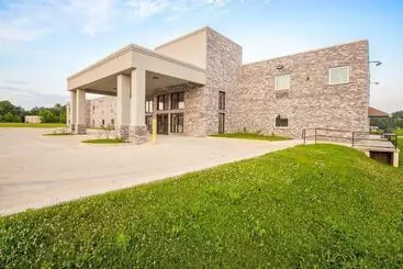 Hotelli Royal Inn & Suites