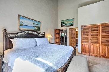 کلبه Oceanfront Majestic Beach House W/ Gym + Pool!