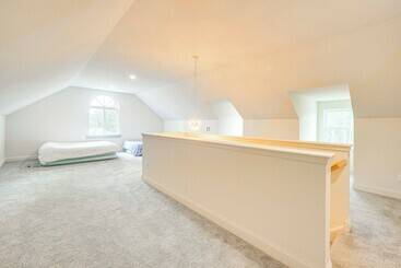 Сельский дом Spacious Poconos Home ~ 19 Mi To Kalahari!