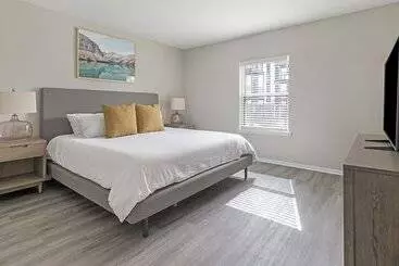 Landing At The Brookwood Apartments