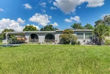 Mökkimajoitus Updated Seminole Home W/ Pool   7 Mi To Beach!