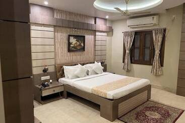 בית מלון כפרי Centre Point Purnia