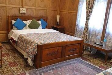 هتل Royal Heritage Houseboats