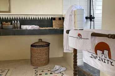 פנסיון Ali Baba Infinity