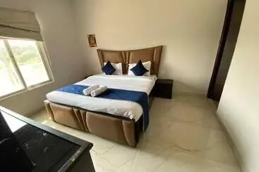 Resort Gobravo 12   Vansh 4bhk Farm W/t Pool Sec135 Noida