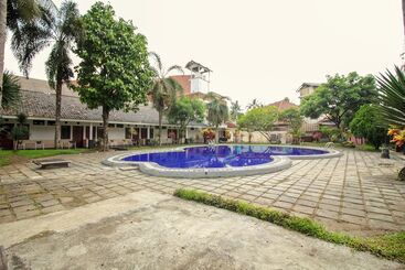 Reddoorz Plus At Hotel Sofia Pangandaran