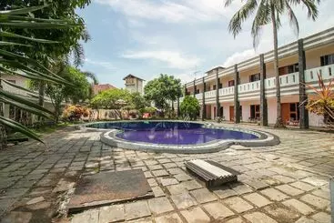 Reddoorz Plus At Hotel Sofia Pangandaran