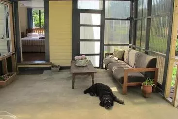Bed and Breakfast Little Paradise & Petting Farm