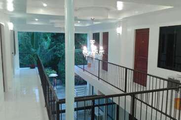 Bed and Breakfast Luna Oslob Travellers Inn