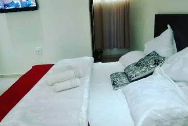 هتل Commonlens Inn