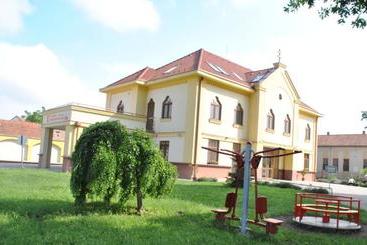 مبيت وإفطار Mamre Szálló