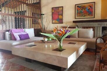 Casa Palomas Bed And Breakfast