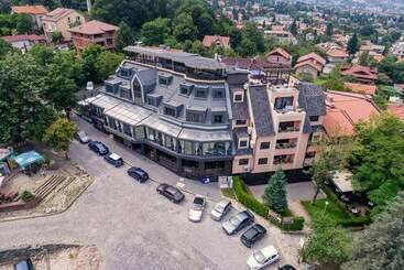 All Seasons Residence Hotel   Free Parking