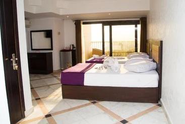 هتل Galaxy Royal Suites