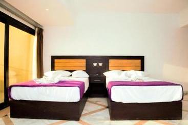 هتل Galaxy Royal Suites