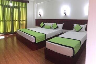 Отель Serenade Beach