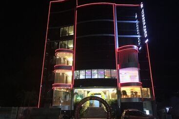 ホテル Hyders Park The Business