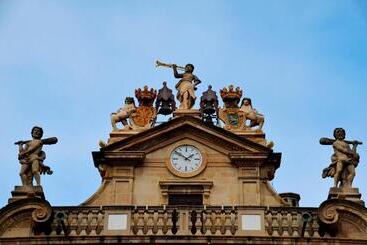 هتل Pompaelo Plaza Del Ayuntamiento & Spa