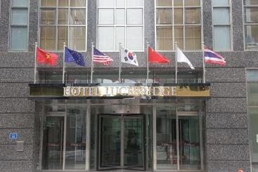 בית מלון כפרי The First Stay