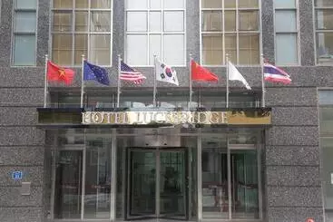 Hotelli The First Stay