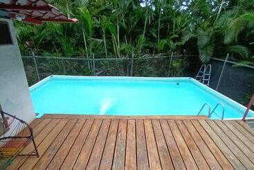 فندق Burnt Toast Surfcamp