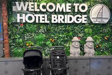 Hotelli Bridge Seogwipo