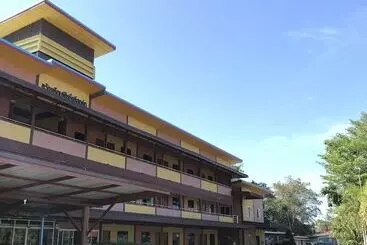 Otel Khwanruen Fishing Resort