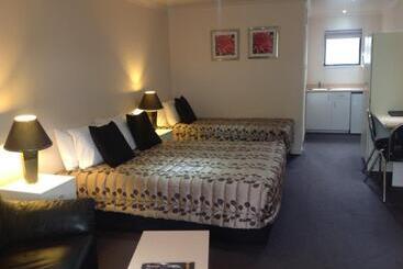 בית מלון כפרי Central Park Motor Inn