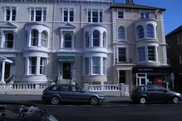Bed and Breakfast Queens Lodge
