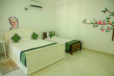 Bed & Breakfast Seasons Villa Sigiriya, Sri Lanka