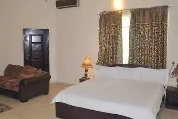 Mangel Hotel And Suites