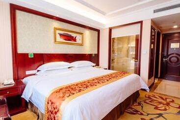 Vienna Hotel Shanghai Wild Animal Park