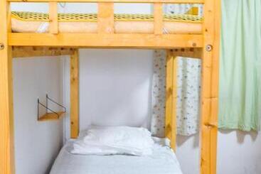 Yellow House Hostel Huizhou West Lake