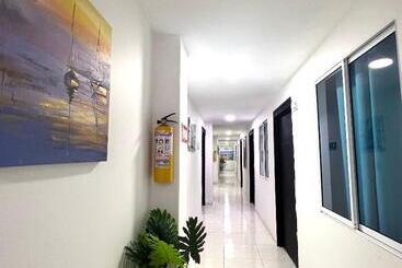 Hotel Blue Emerald Inn