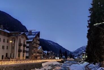 בית מלון כפרי Moena