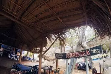 ユースホステル Hostal Dumbira