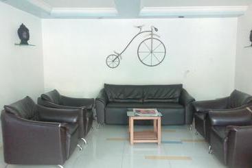 בית מלון כפרי Rajdhani Resort Lonavala