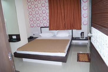 Hotel Shree Akshar Restaurant And