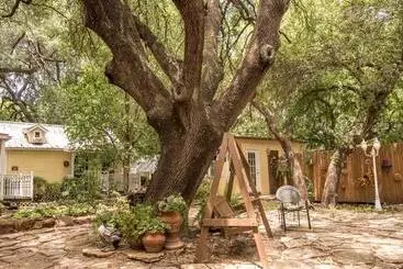 Pomegranate House & Cottages B&b