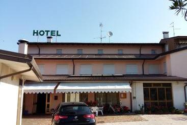 בית מלון כפרי Alla Speranza