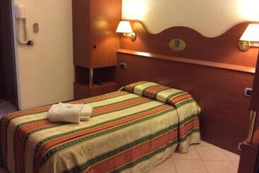 בית מלון כפרי Pizzeria Ristorante Al Leone