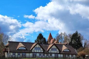 ホテル Und Appartements Jägerhof Rügen