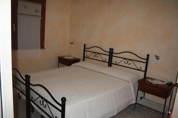 민박 La Pavoncella