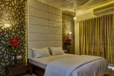 בית מלון כפרי New Holiday Plaza