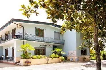 Aamiaismajoitus (B&B) Villa Nicodemo