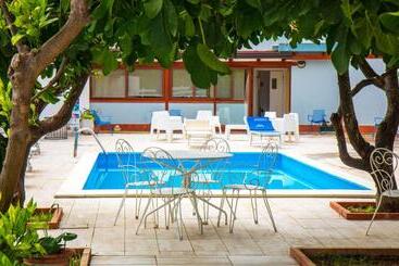 تختخواب و صبحانه Villa Nicodemo