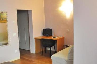 B&b Al Canto Del Cavour