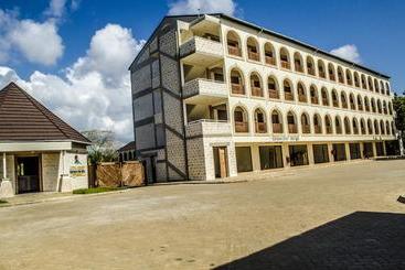 Hotel Lotfa Resort Diani