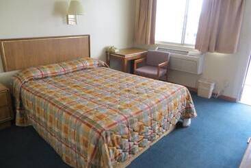 Мотель Travelers Inn Topeka