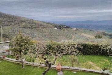 مبيت وإفطار Poggio La Grognola